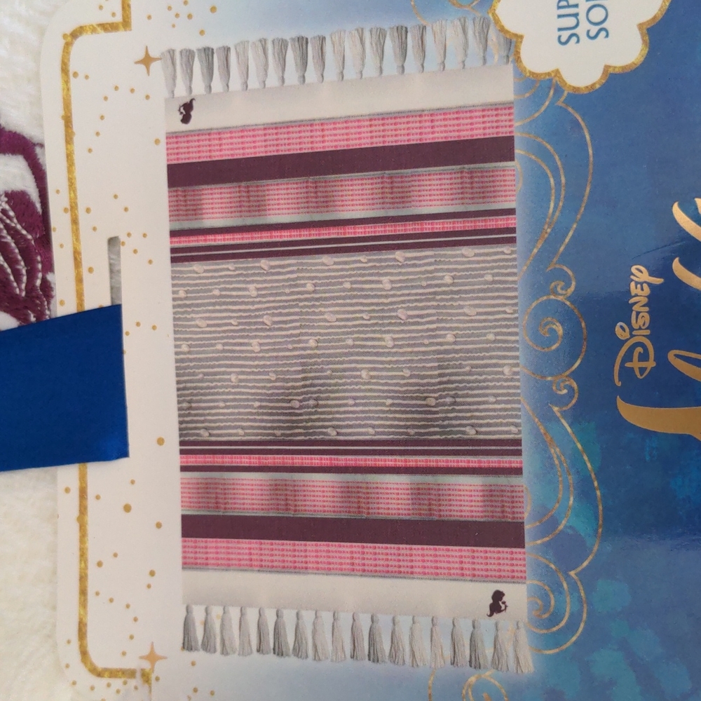 Disney Aladdin knit throw